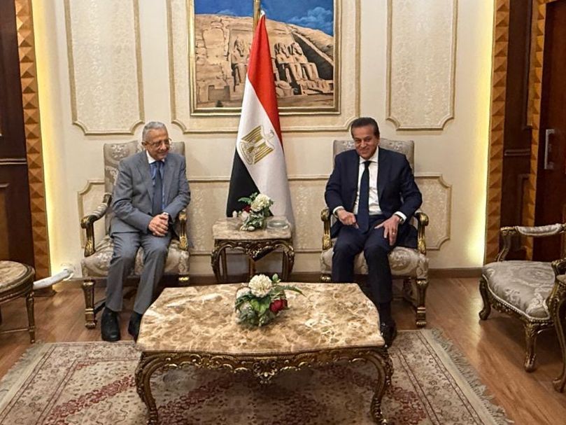في زيارة تستهدف تعزير التعاون.. وزير الصحة يستقبل نظيره التونسي بمطار القاهرة الدولي - الخليج الان