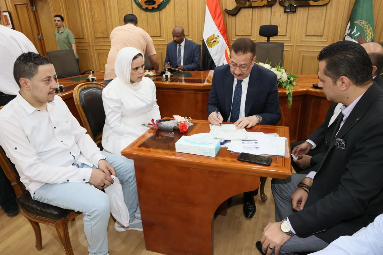 في لفتة إنسانية.. محافظ المنوفية "وكيلاً" لعروسة يتيمة من مؤسسة تربية البنات بشبين الكوم - الخليج الان