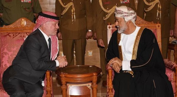 ملك الأردن وسلطان عُمان يبحثان سبل التهدئة ووقف الحرب على غزة - الخليج الان