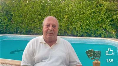 أسامة عباس: مريت بتجارب صعبة في بداية مشواري الفني وزوجتي عانت معايا - الخليج الان