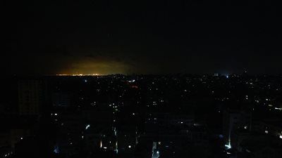 8000 أسرة في الظلام.. انهيار شبكة الكهرباء في إسرائيل وشلل بالمرافق العامة - الخليج الان