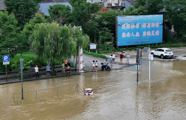 إجلاء 80 ألف شخص جنوب الصين جراء الفيضانات - الخليج الان