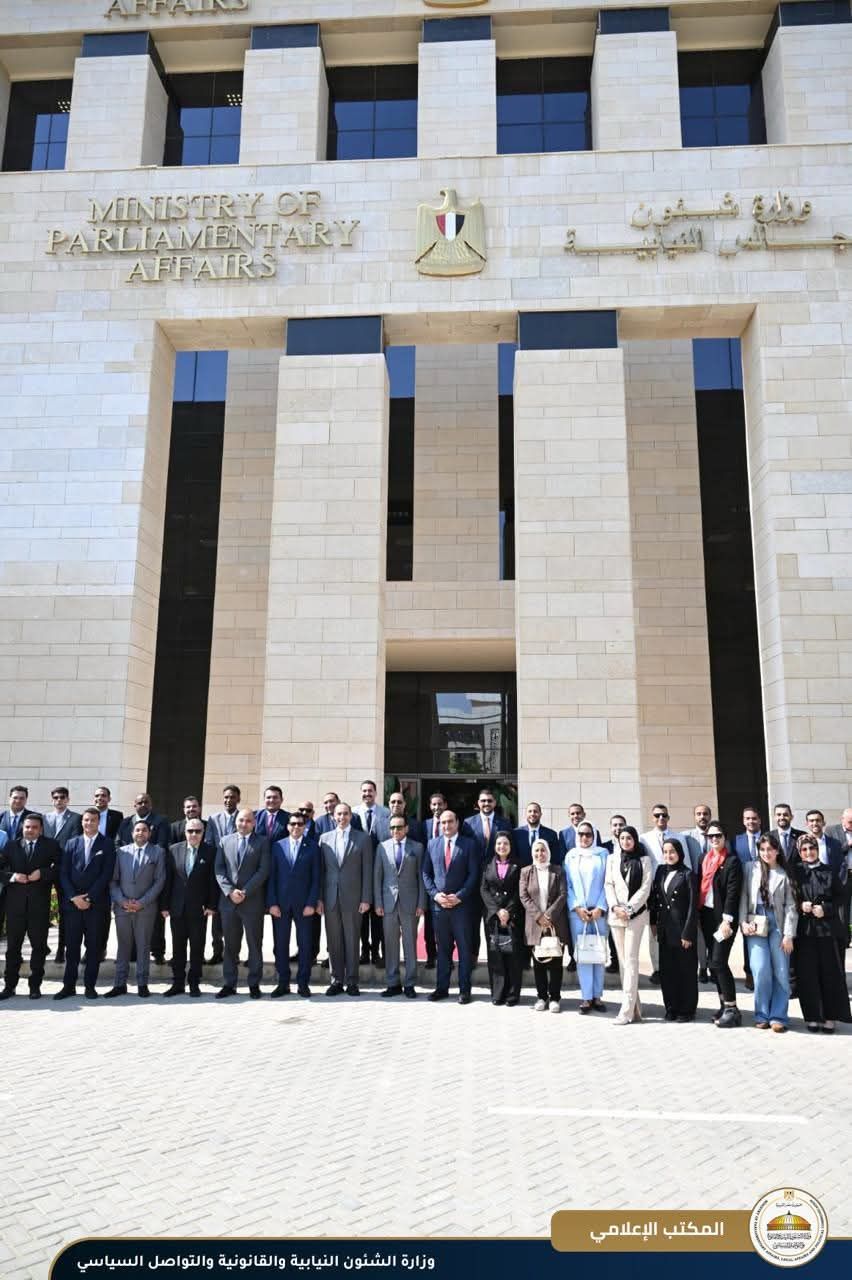 المستشار محمود فوزي خلال لقاء وزير الشباب وأعضاء كيانات شبابية: الدولة المصرية بقيادة الرئيس تولي اهتمامًا بالغًا بملف تمكين الشباب وتنمية مهاراتهم - الخليج الان