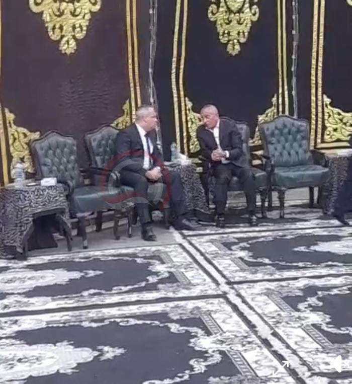 أحمد موسى اول الحاضرين في عزاء والد الفنان تامر عبد المنعم| صورة ع - الخليج الان