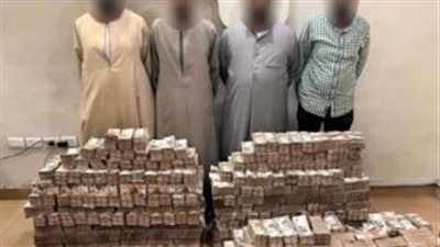 14 شوال ذهب.. قرار عاجل بشأن 4 أشخاص بحوزتهم كوارتز وأسلحة ومخدرات داخل سيارة بقنا - الخليج الان