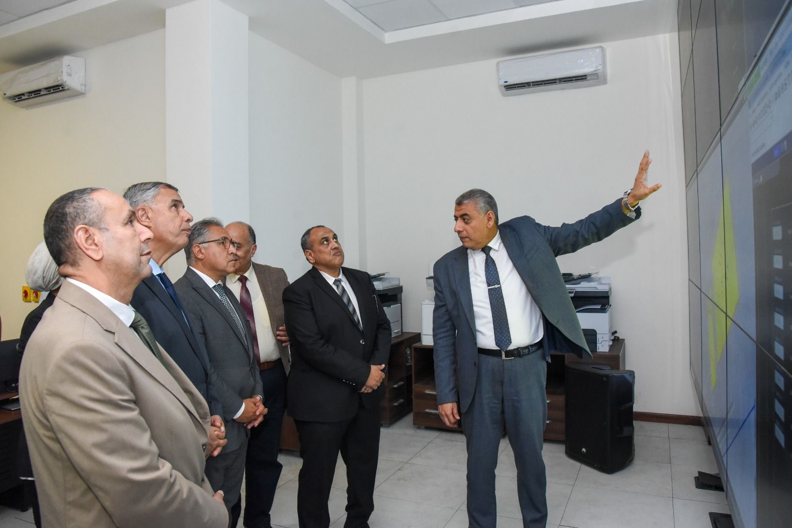 وفد محلية النواب يتفقد شركة الإسكندرية لتوزيع الكهرباء«صور» - الخليج الان