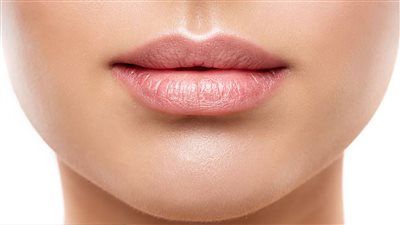 بمكونات آمنة.. ملمع شفاه طبيعي بألوان صيفية ولمعان صحي وجذاب - الخليج الان