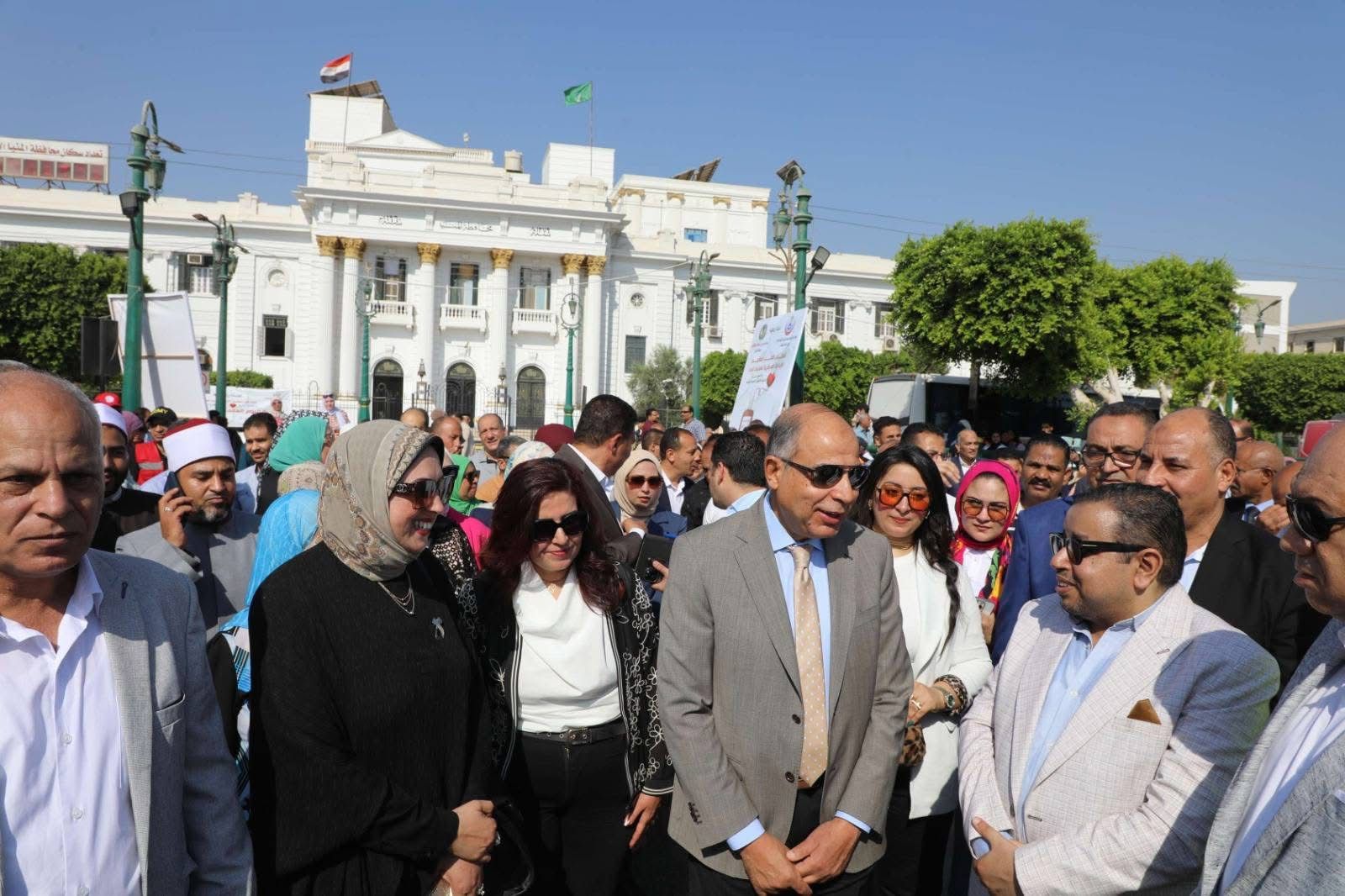 في اليوم العالمي للتبرع بالدم.. محافظ المنيا: تبرعك بالدم حياة تنبع من الضمير ورسالة إنسانية لا تنتظر دعوة - الخليج الان