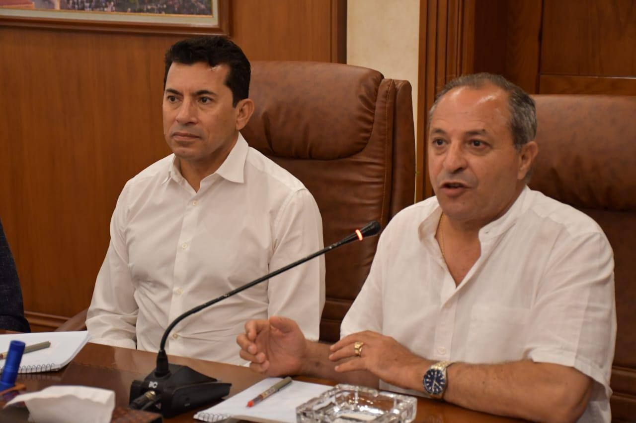 قبل بدء جولته التفقدية بمحافظة بورسعيد.. محافظ بورسعيد يستقبل وزير الشباب والرياضة بديوان المحافظة - الخليج الان