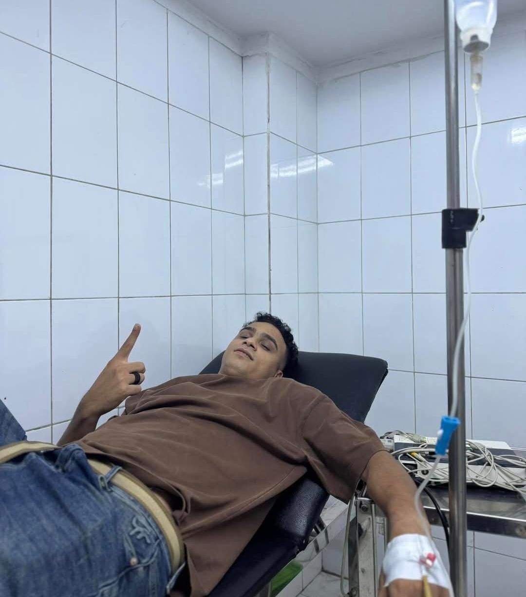 الشاعر مصطفى حدوتة يتعرض لوعكة صحية: ساعة وهقوم أكمل شغل عشان أبسطكم - الخليج الان