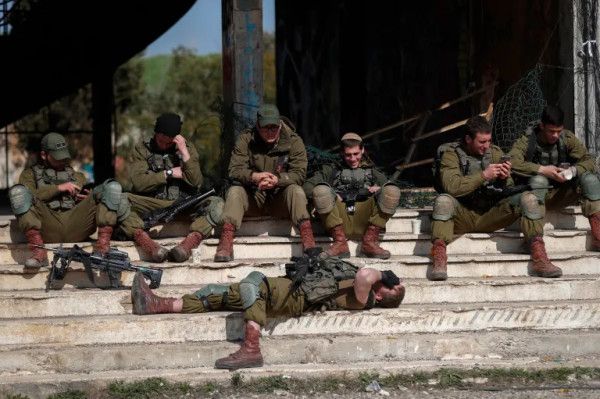 والدة ضابط إسرائيلي: عصيان واسع في صفوف الجنود داخل غزة - الخليج الان