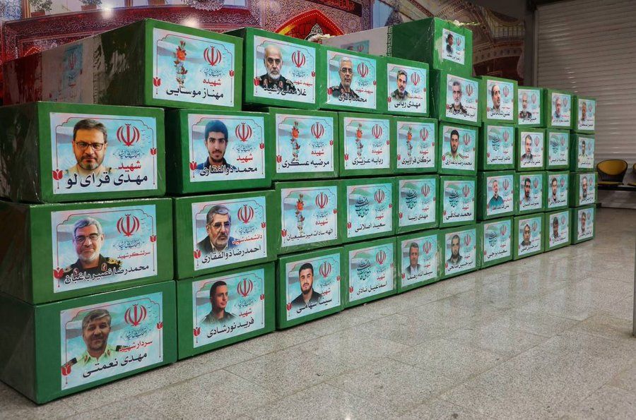 «60 قائد عسكري وعالم نووي».. مراسم تشييع قادة إيرانيين اغتالتهم إسرائيل خلال حرب الـ12 يوما|صور - الخليج الان