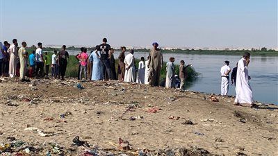 مدير أمن المنيا يصل موقع حادث غرق 3 فتيات وشاب في نهر النيل بمطاي بالمنيا - الخليج الان