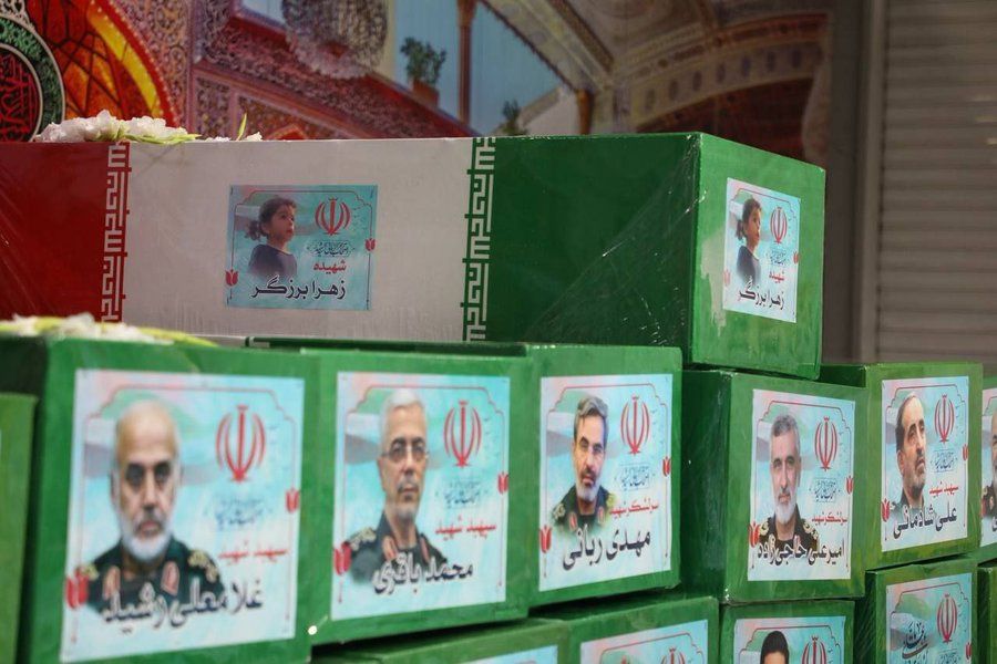 «60 قائد عسكري وعالم نووي».. مراسم تشييع قادة إيرانيين اغتالتهم إسرائيل خلال حرب الـ12 يوما|صور - الخليج الان