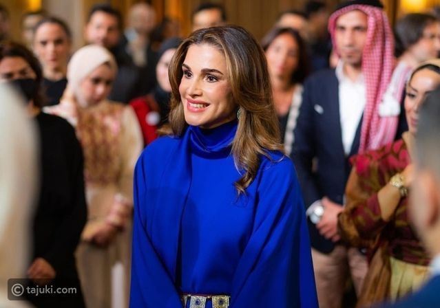 من وحي إطلالات الملكة رانيا، هل الأزرق يليق ببشرتك؟