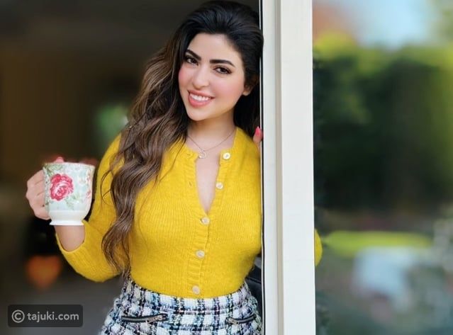 ميرنا جميل تتألق في عيد ميلادها بهايلايت خصلات شعر فاتحة