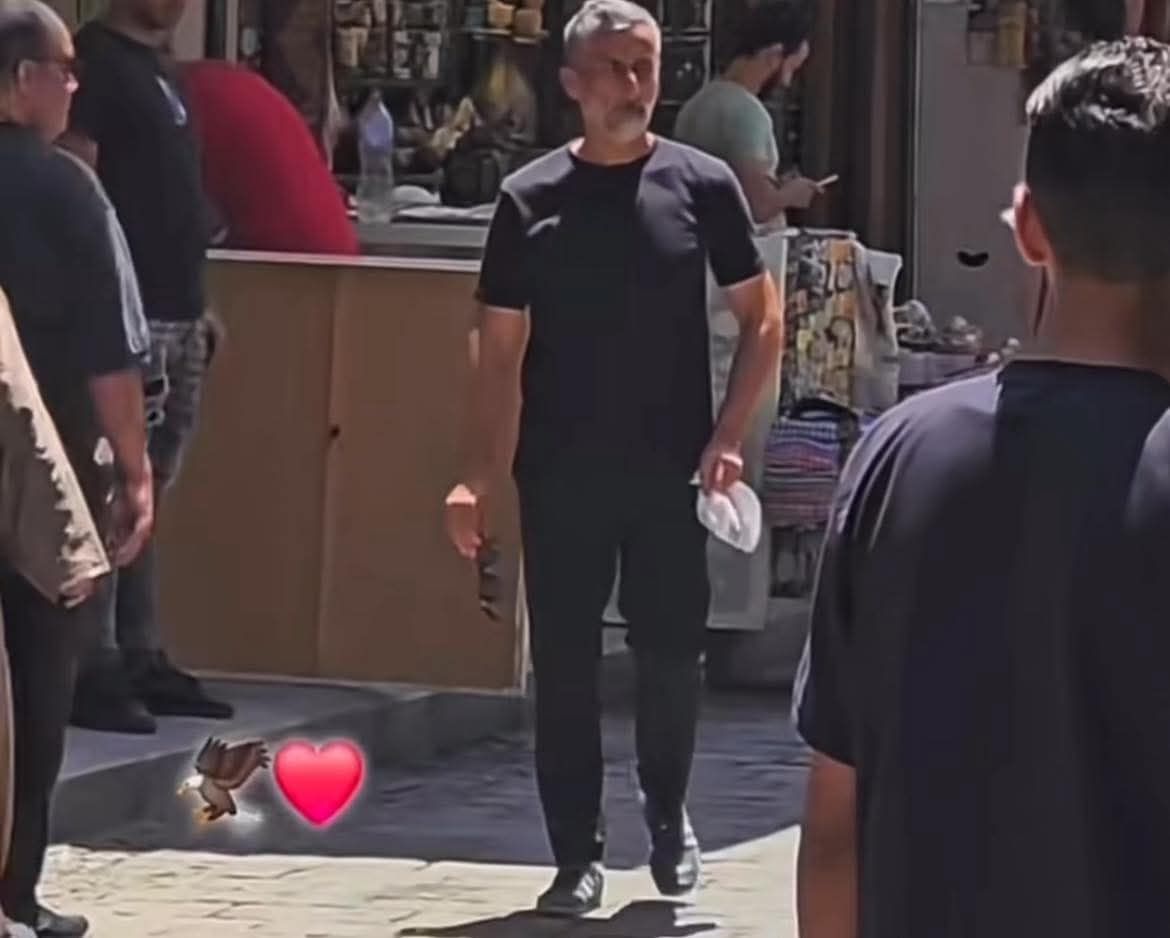 بالصور.. ريبيرو مدرب الأهلي يتجول اليوم في شوارع القاهرة - الخليج الان