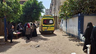 بسبب حرارة الجو.. إصابة طالبة خلال أداء امتحان اللغة الإنجليزية بإغماء داخل لجنة بالمحلة - الخليج الان