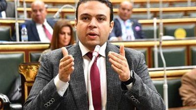 عبد المنعم إمام يهاجم الحكومة بسبب زيادة ضريبة السجائر: على الحكومة أن تتوقف أو ترحل كلها.. والوزير فوزي: أقدر حماسك.. لكننا نبني دولة - الخليج الان