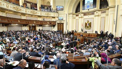 تباين واسع بمناقشات مشروع قانون الإيجار القديم أمام البرلمان ..الأغلبية توافق  وتحتفظ بحقها في التعديلات .. نواب يطالبون بإلغاء تحرير العلاقة والإكتفاء بزيادة الأجرة ..والمعارضة ترفض ..صور وفيديو - الخليج الان