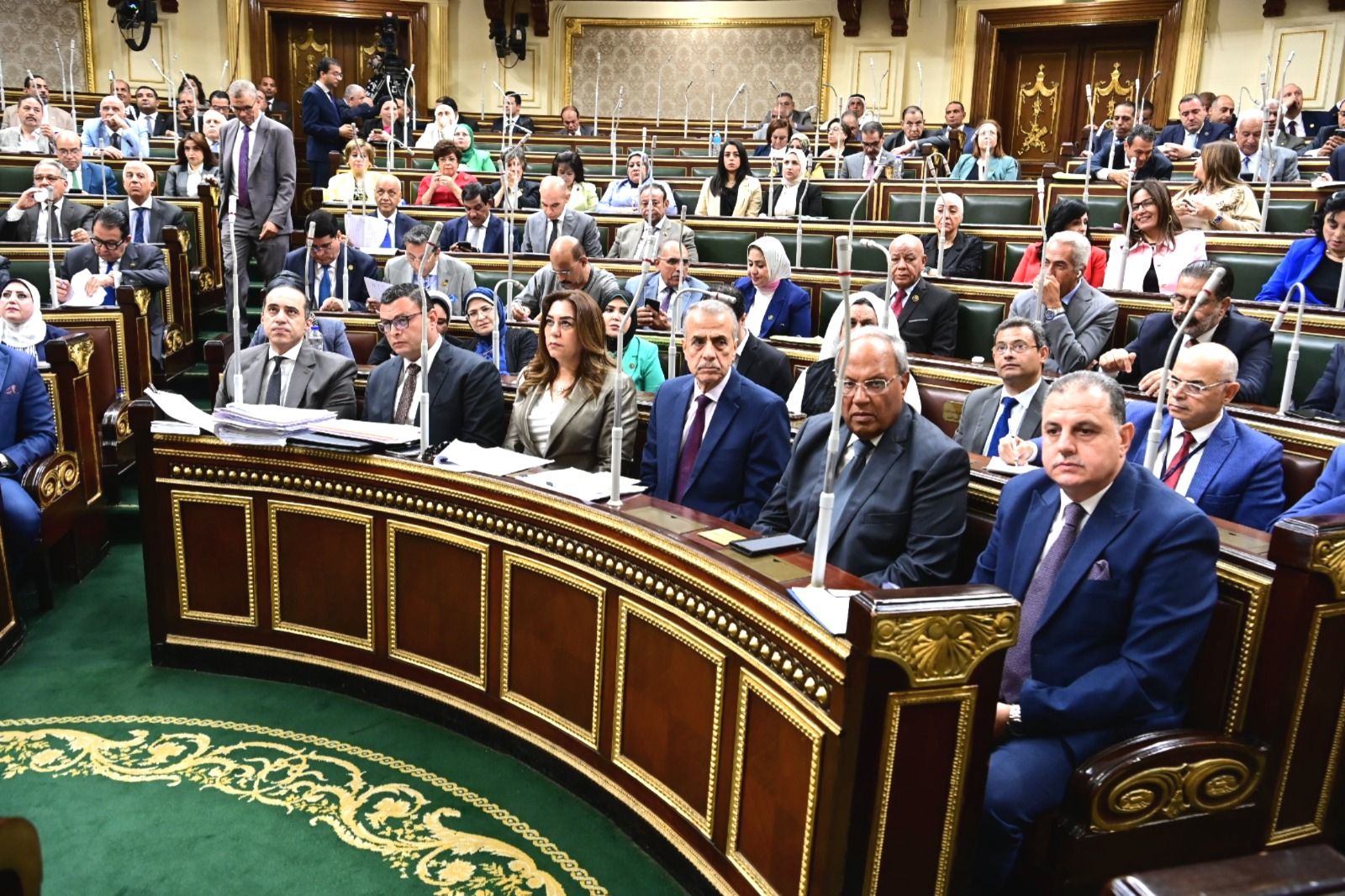 تباين واسع بمناقشات مشروع قانون الإيجار القديم أمام البرلمان ..الأغلبية توافق  وتحتفظ بحقها في التعديلات .. نواب يطالبون بإلغاء تحرير العلاقة والإكتفاء بزيادة الأجرة ..والمعارضة ترفض ..صور وفيديو - الخليج الان