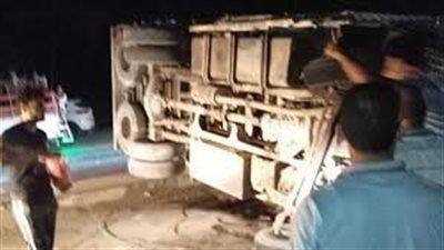 مصرع شخص وإصابة نجله في انقـ ـلاب سيارة محملة بالبنجر على طريق جمصة بالدقهلية - الخليج الان