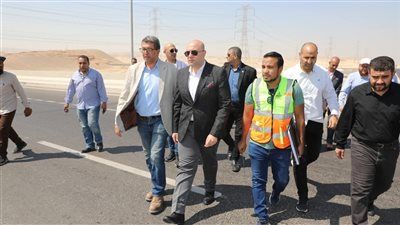 محور الفشن ضمن توجيهات الرئيس السيسي لتنمية صعيد مصر.. محافظ بني سويف يتفقد اللمسات النهائية لمحور الفشن على النيل - الخليج الان