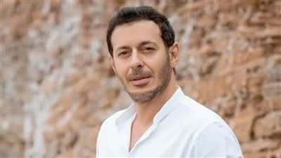 مصطفى شعبان بعد خضوع والده لعملية جراحية: أتقدم بخالص الشكر لوزارة الصحة - الخليج الان