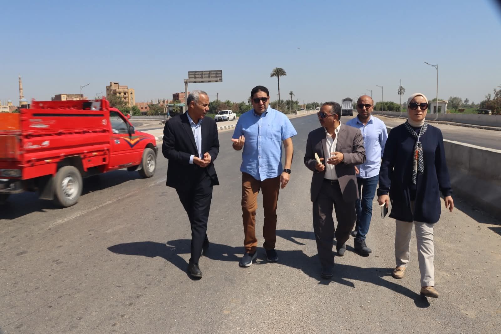 قبيل افتتاحه.. نائب محافظ بني سويف يتفقد مجمع المواقف أسفل محور عدلي منصور - الخليج الان