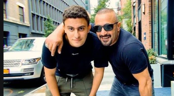 رغم الأزمات.. نجل أحمد السقا يدعمه قبل عرض فيلم أحمد وأحمد: هنكسر الدنيا - الخليج الان