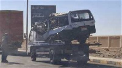 إصابة 14 شخصًا في انقـ ـلاب ميكروباص على طريق جنيفة بالسويس - الخليج الان