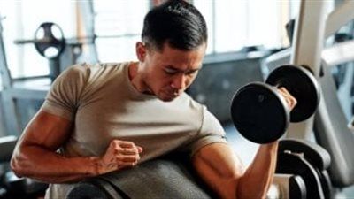 نزيف دماغي مفاجئ.. أخطاء قاتلة في صالات الجيم تهدد حياة مدربة لياقة - الخليج الان