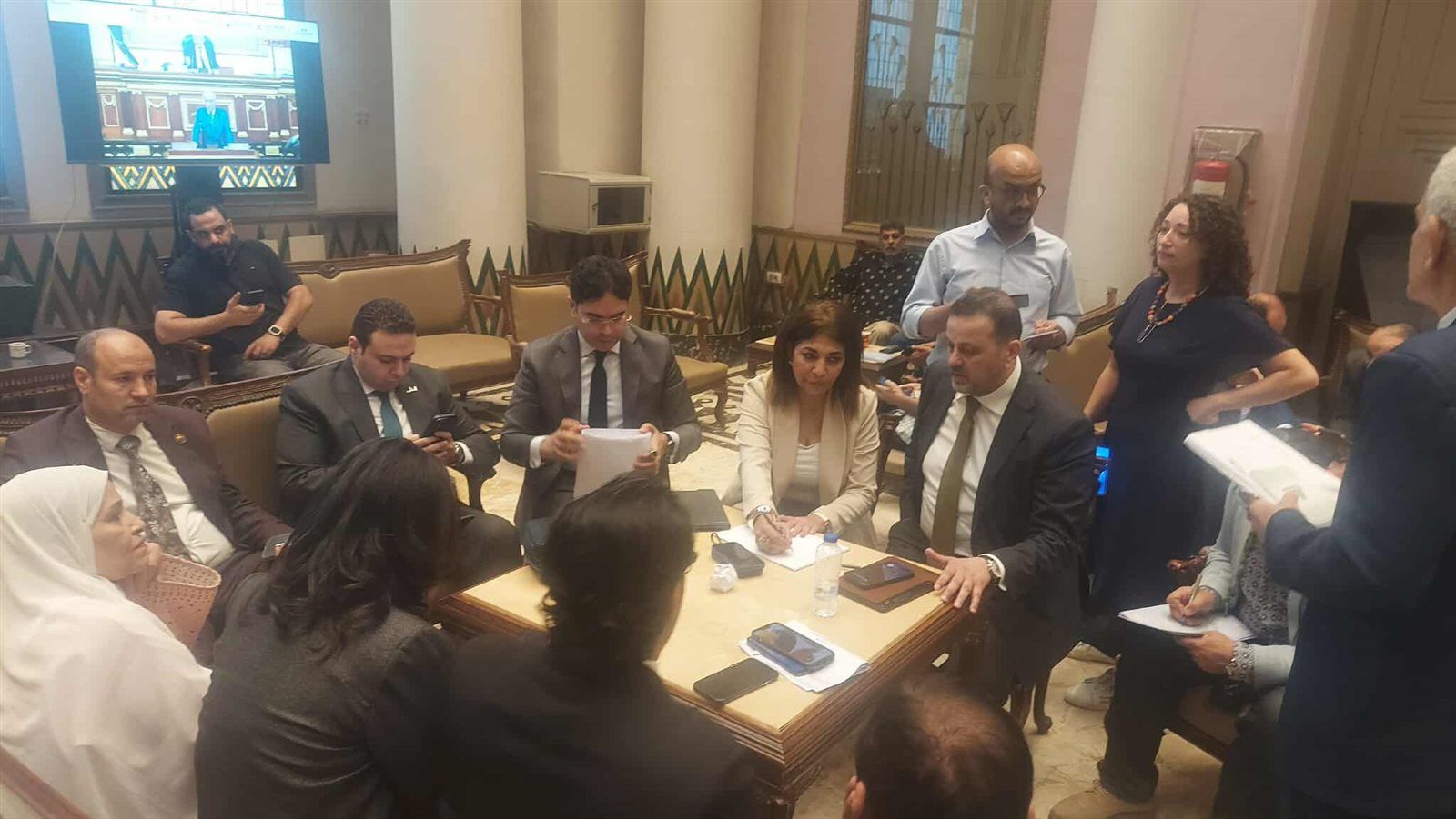 المعارضة توقع على بيان بعد الانسحاب مع مناقشات مشروع قانون الإيجار القديم - الخليج الان