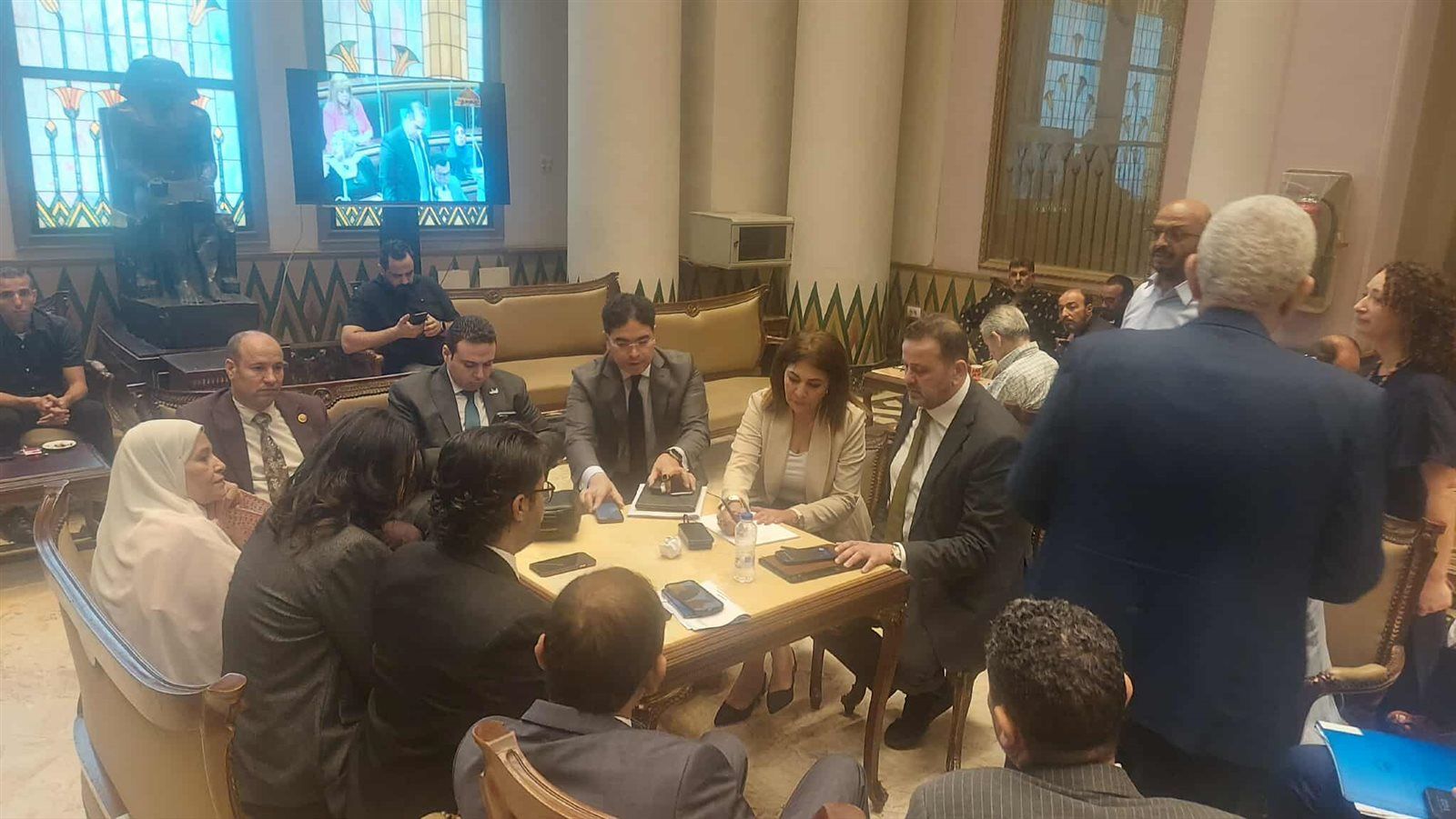 المعارضة توقع على بيان بعد الانسحاب مع مناقشات مشروع قانون الإيجار القديم - الخليج الان