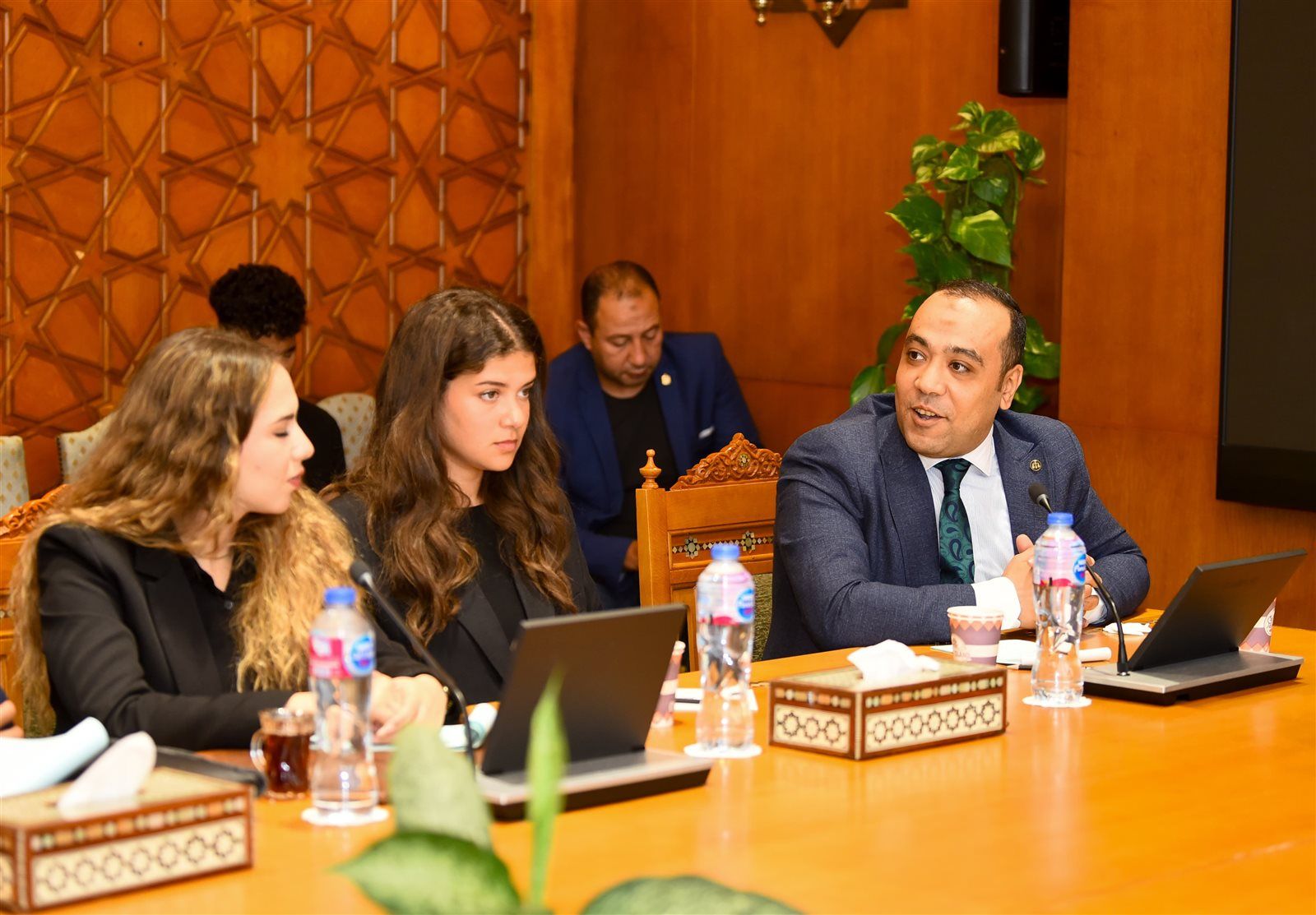 وزير الخارجية: الشباب هم عماد المستقبل ويجب إعداد كوادر واعية بقضايا الوطن - الخليج الان