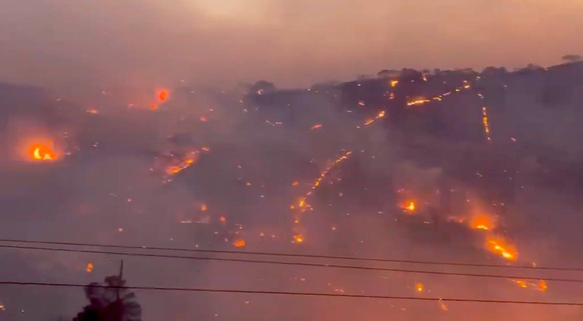 «جحيم على الأرض».. إجلاء آلاف السياح والسكان من جزيرة كريت اليونانية بسبب الحرائق وإعلان حالة طوارىء|صور - الخليج الان