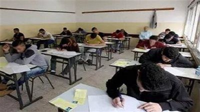 بدء امتحان مادتى الكيمياء والجغرافيا للثانوية العامة داخل اللجان - الخليج الان