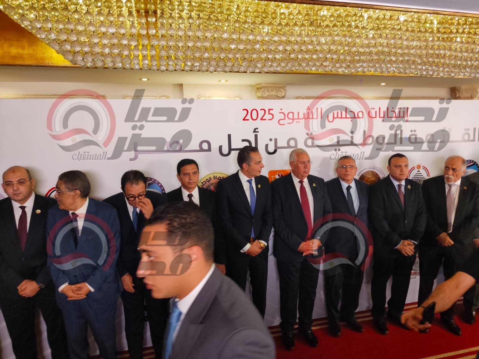 السيد القصير وضياء رشوان يمثلان الجبهة الوطنية باجتماع مستقبل وطن مع الأحزاب بشأن قائمة الشيوخ - الخليج الان