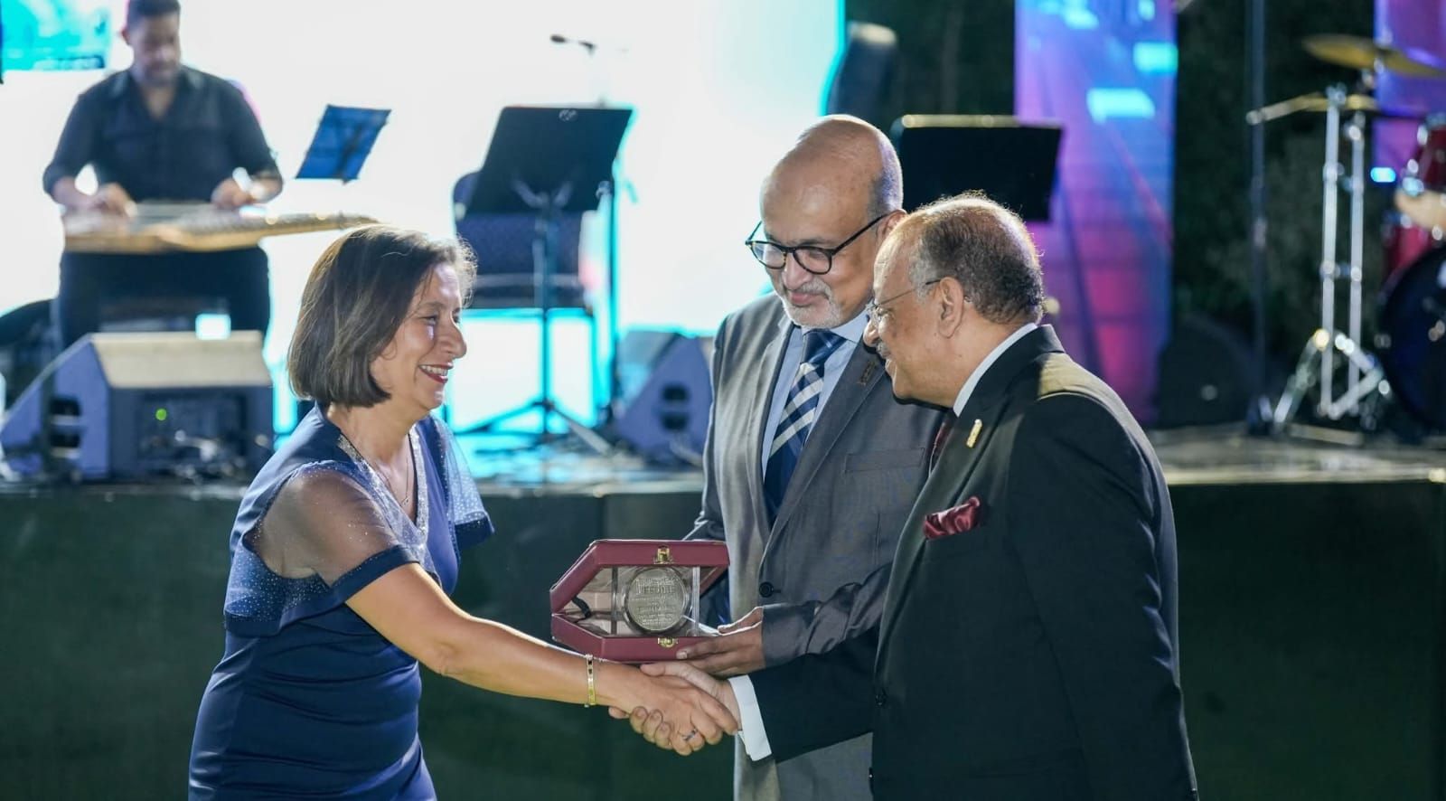 3 أيام عمل متواصلة لـ"المصرية لزرع العدسات " لمناقشة الجديد في طب العيون - الخليج الان