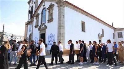 لاعبو ليفربول يشاركون في جنازة ديجو جوتا في بلدة غوندومار البرتغالية - الخليج الان