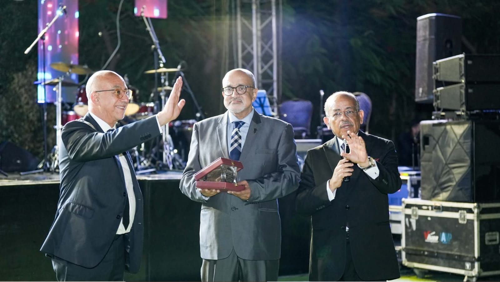 3 أيام عمل متواصلة لـ"المصرية لزرع العدسات " لمناقشة الجديد في طب العيون - الخليج الان