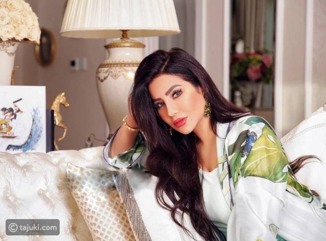 لمسات جمال لجين عمران، مكياج نيود وأنوثة على البحر