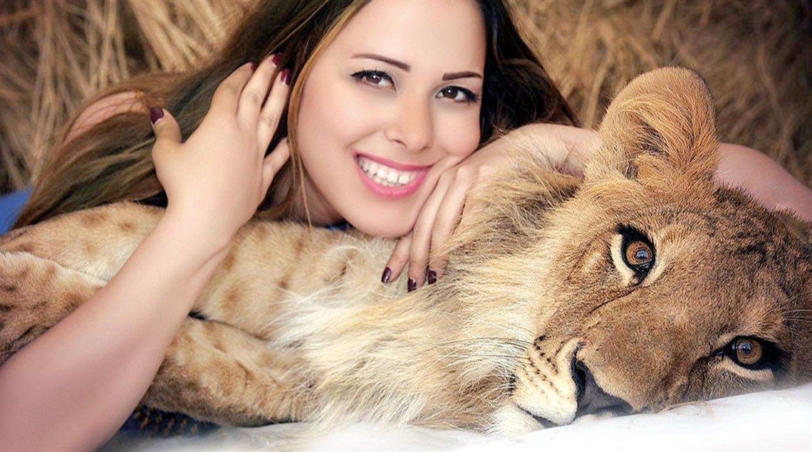 أنوسة كوتة أرملة محمد رحيم تتهم عمرو دياب بسرقة لحن أغنيته الجديدة شايف قمر من الراحل.. تفاصيل - الخليج الان