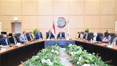 وزير الصناعة والنقل يستعرض مع مصنعي السيارات التعديلات الجديدة في البرنامج الوطني لتنمية صناعة السيارات - الخليج الان