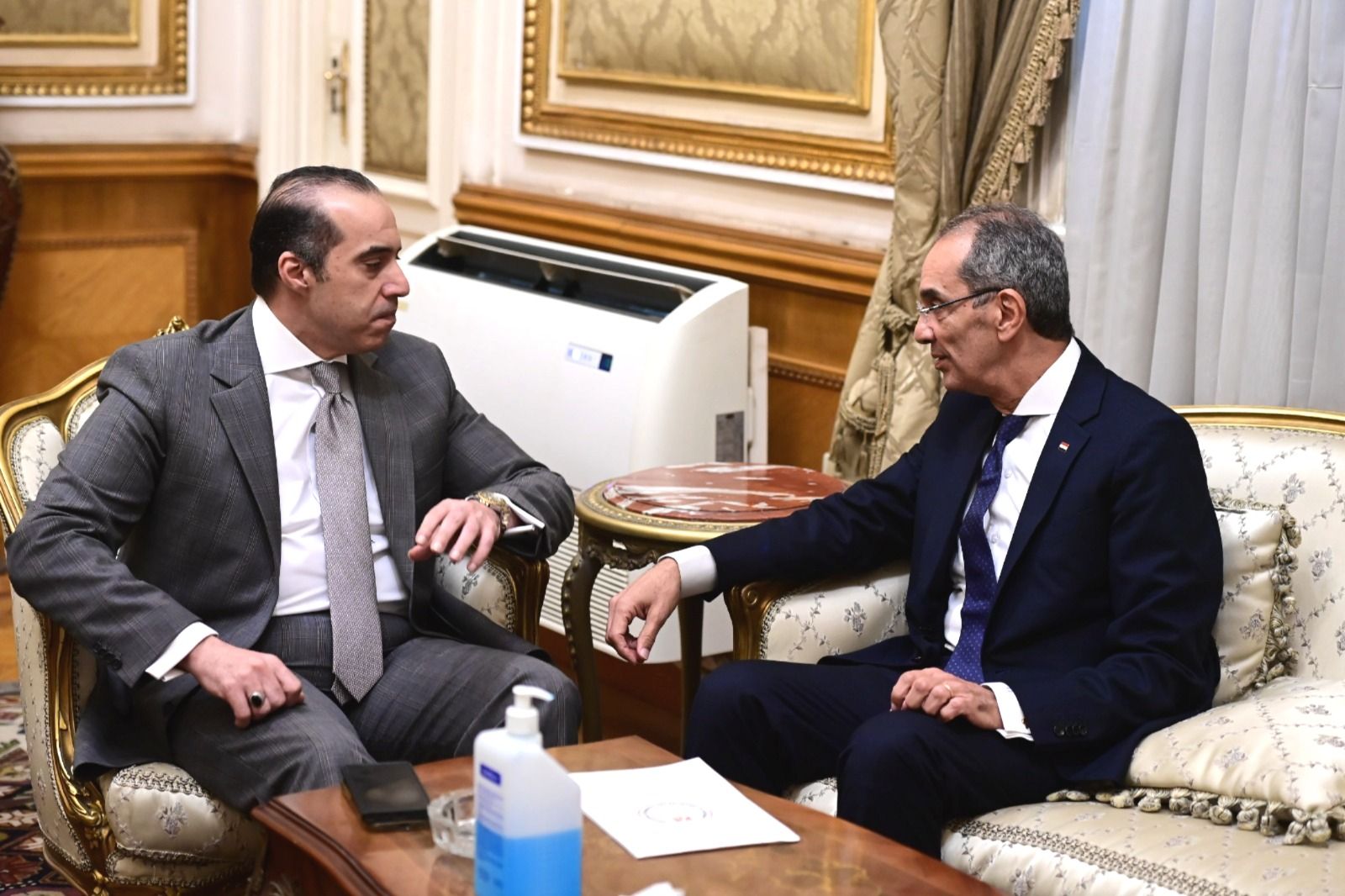 إتصالات النواب تجتمع بالوزير بعد حريق سنترال رمسيس..وتوجه بإعادة هيكلة إجراءات السلامة داخل السنترالات الحيوية - الخليج الان