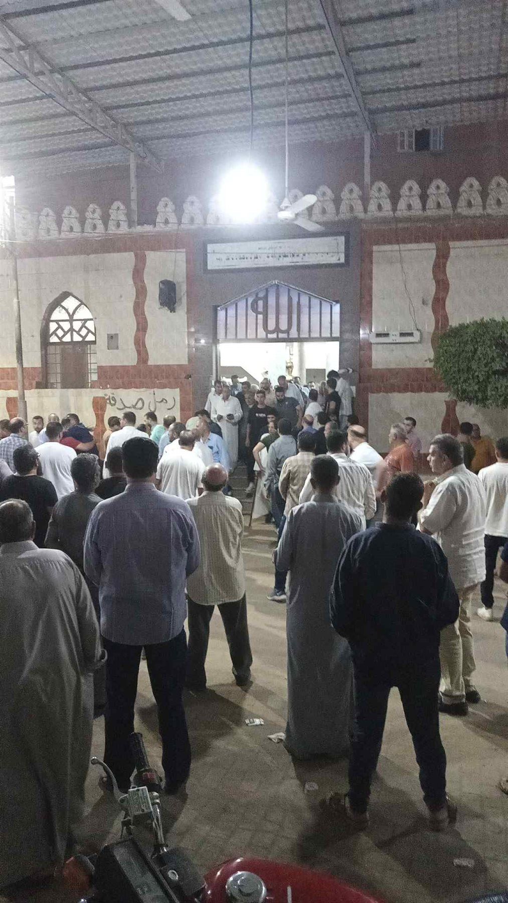 جنازة مهيبة للمهندس محمد طلعت ضحية حريق سنترال رمسيس في ميت غمر - الخليج الان