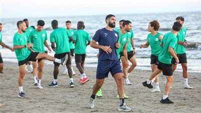 لرفع المعدلات البدنية للاعبين.. تدريبات المصري على رمال شواطئ بورسعيد - الخليج الان