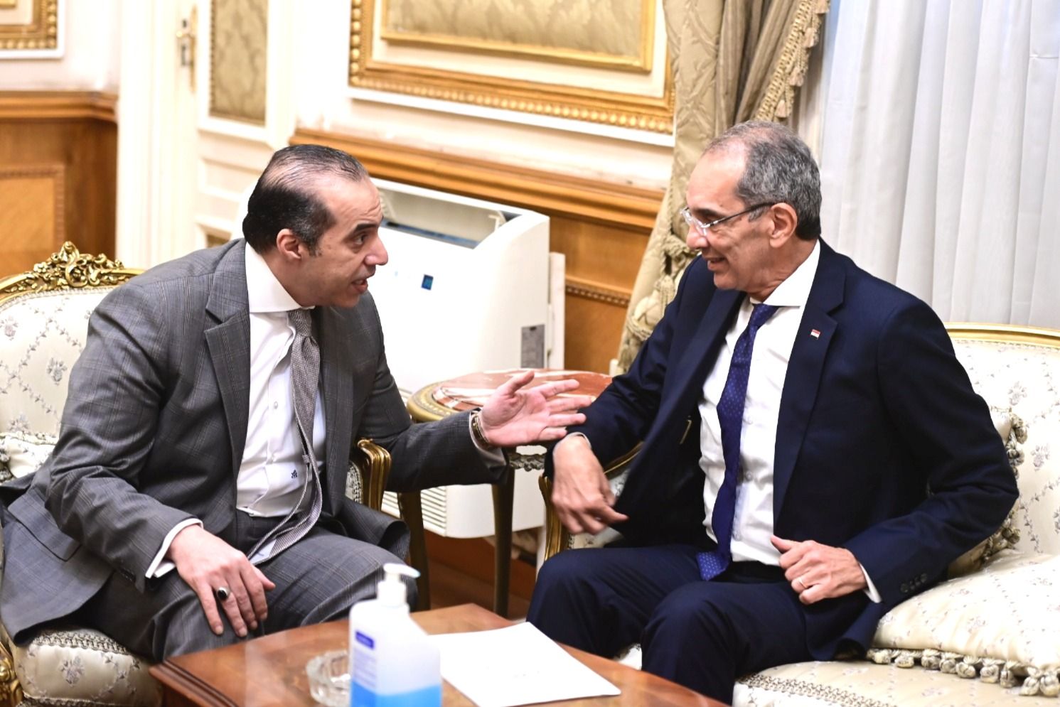 إتصالات النواب تجتمع بالوزير بعد حريق سنترال رمسيس..وتوجه بإعادة هيكلة إجراءات السلامة داخل السنترالات الحيوية - الخليج الان