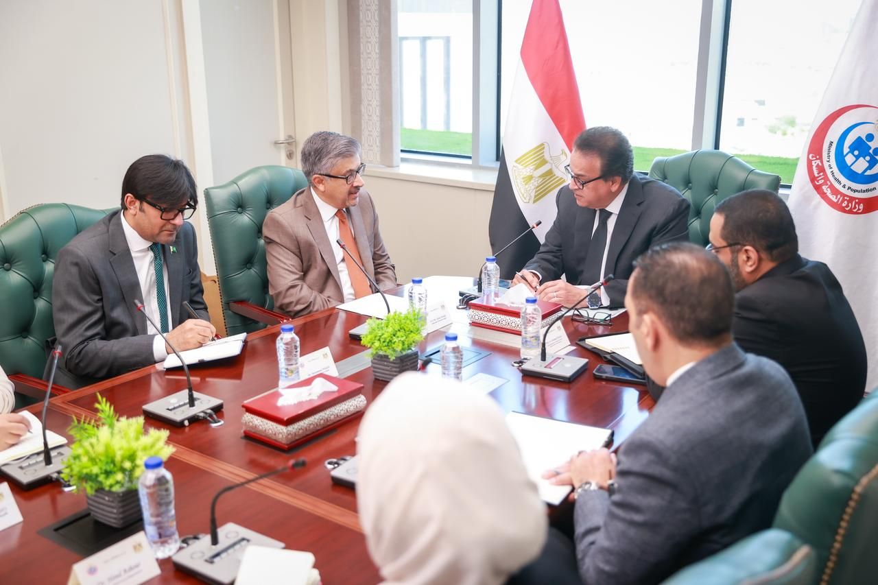 وزير الصحة يلتقي السفير الباكستاني لبحث التعاون في مبادرات الصحة العامة ومكافحة الأمراض الوبائية - الخليج الان