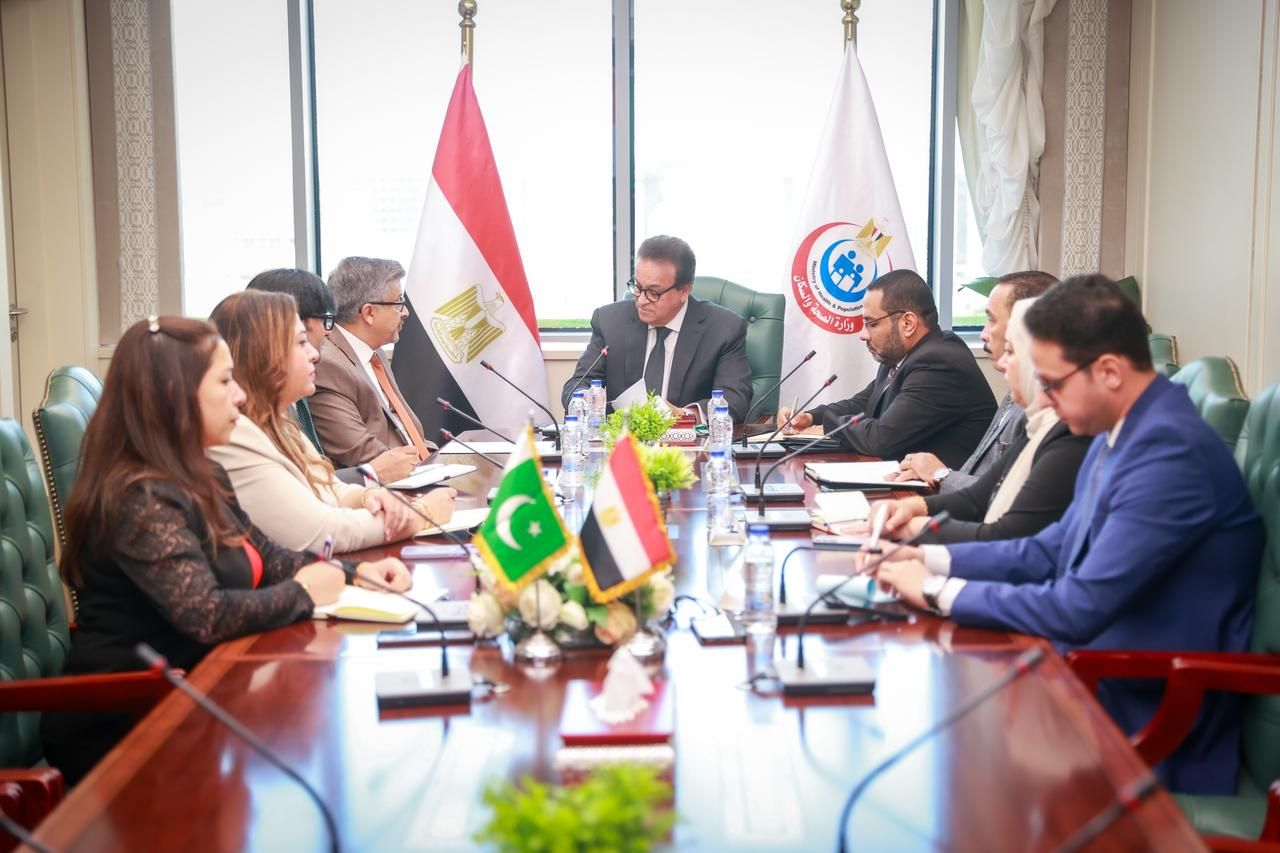 وزير الصحة يلتقي السفير الباكستاني لبحث التعاون في مبادرات الصحة العامة ومكافحة الأمراض الوبائية - الخليج الان
